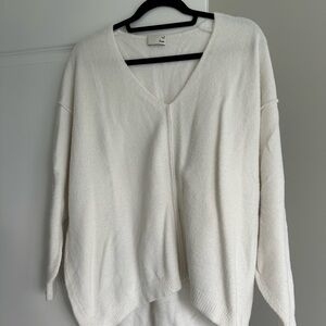 Aritzia Cozy V-Neck White Women's Sweater